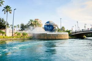 Universal globe bij ingang Universal Orlando Resort Florida