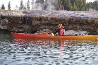 Kajakker op Yellowstone Lake in Yellowstone National Park