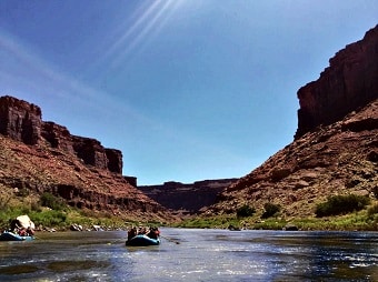 Raften op de Colorado rivier bij Moab, Utah
