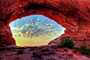 Rotsboog in Moab, Utah bij zonsopkomst