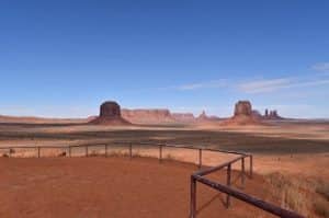 Uitzicht op Monument Valley vanaf het uitzichtpunt
