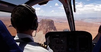 Helikopter boven de Grand Canyon