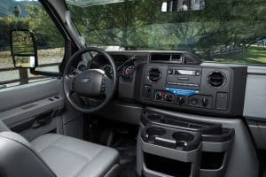 Bestuurderscabine van Cruise America C30 camper