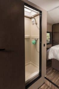 Douche in Cruise America C30 camper