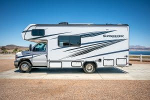 Achterzijde El Monte C-Medium camper