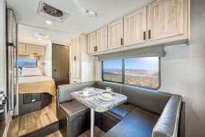 Dinette El Monte C-Medium camper