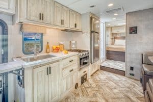 Keuken El Monte FS Family Sleeper camper