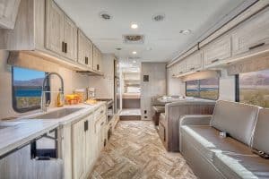 Interieur El Monte FS Family Sleeper keuken en zithoek