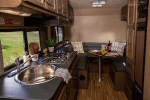 Cruise America C21 keuken
