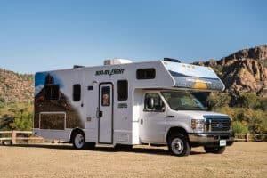 Cruise America C25 camper in natuur