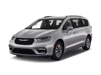 Zilveren 7-passenger minivan vanaf de voorkant