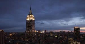 Empire State Building in New York bij nacht