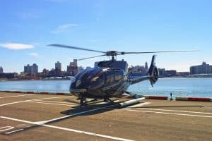 Helikopter op helikopterplatform in New York