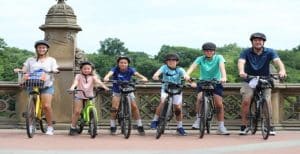 Gezin op fietsen in Central Park, New York City