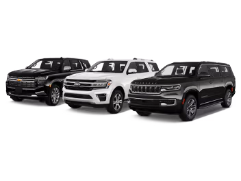 Drie premium SUV’s naast elkaar op witte achtergrond
