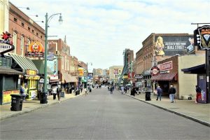 Beale Street in Memphis met cafés en muziekclubs