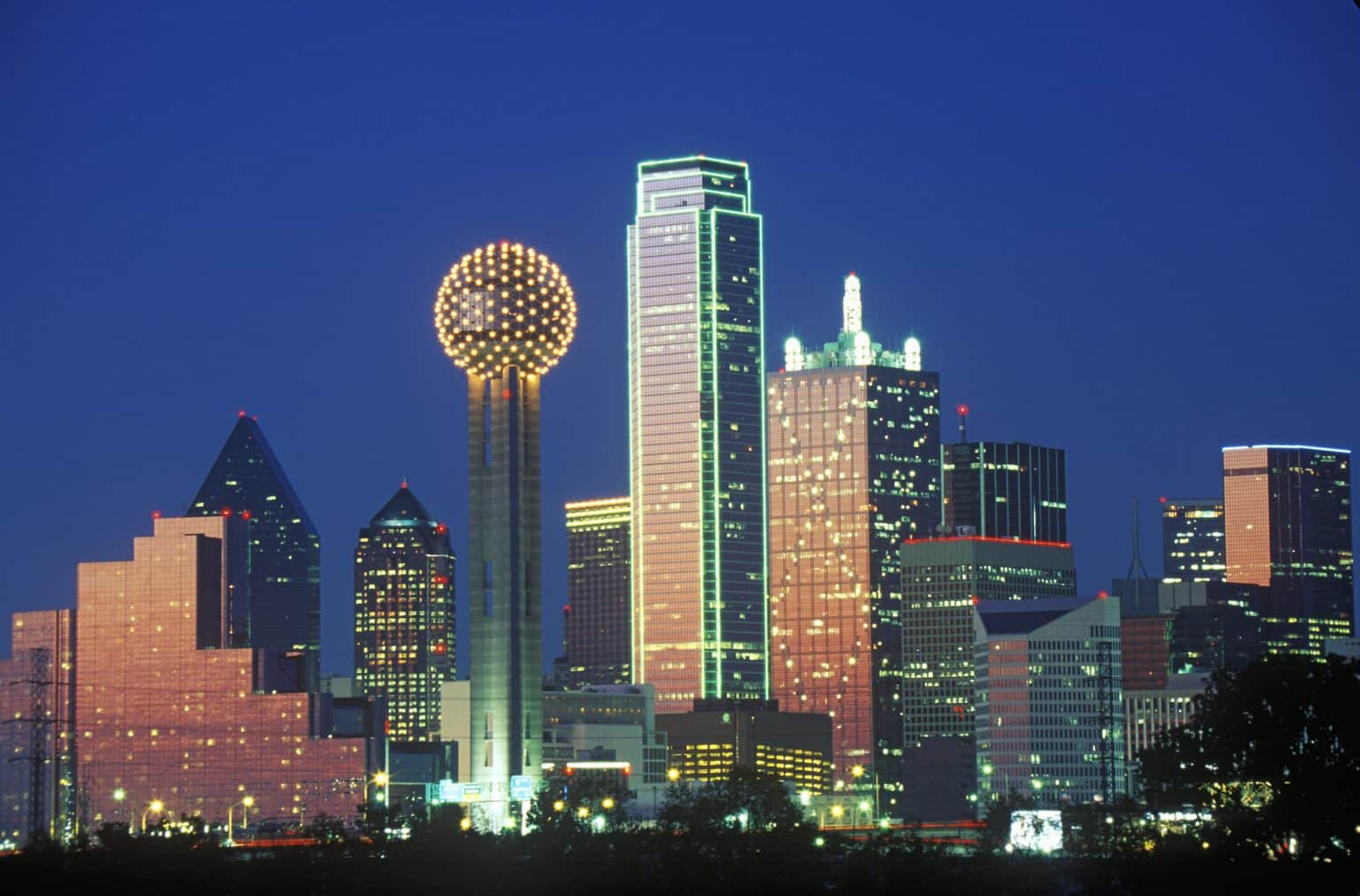 Skyline van Dallas Texas bij nacht