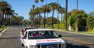 Toeristen tijdens een celebrity tour in Los Angeles, Californië