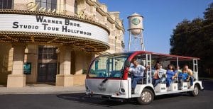 Toeristen op de Warner Bros. Studio Tour in Los Angeles, Californië