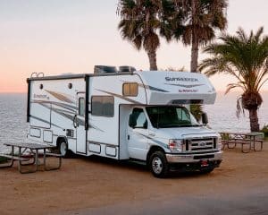El Monte C-Large camper bij Malibu Californië