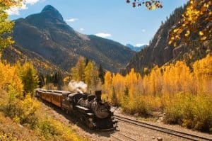 Stoomtrein bij Durango in Colorado tussen herfstkleuren