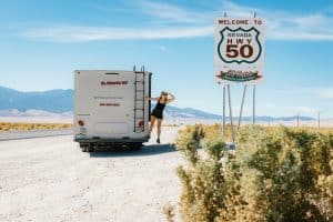 El Monte C-Large bij Nevada Highway 50 bord