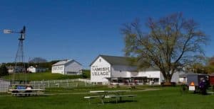 The Amish Village in Pennsylvania met boerderijen en weide