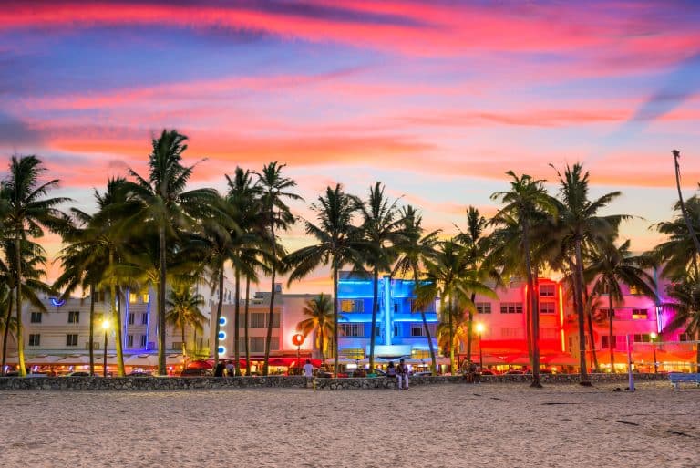 Panoramic Florida: Strand en Ocean Drive in Miami, Florida bij zonsondergang