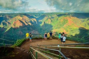 Uitkijkpunt over Waimea Canyon op Kauai, Hawaii