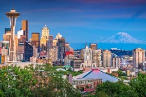Skyline van Seattle met Mount Rainier in Washington