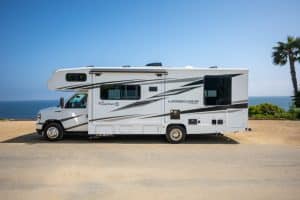 Exterieur Road Bear RV C26-28 zijaanzicht
