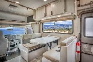 Interieur Road Bear RV C26-28 eethoek