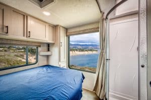 Interieur Road Bear RV C26-28 met slaapkamer en douche