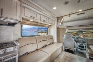 Interieur Road Bear RV C26-28 met zitbank en cabine
