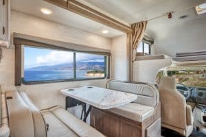 Eethoek in Road Bear C29-31 camper
