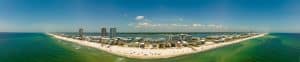 Panoramisch strand en kustlijn van Gulf Shores in Alabama