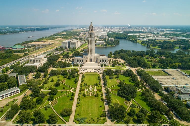 Louisiana State Capitol in Baton Rouge vanuit de lucht