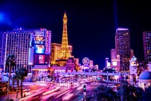 The Strip in Las Vegas, Nevada met verlichte hotels en casino’s