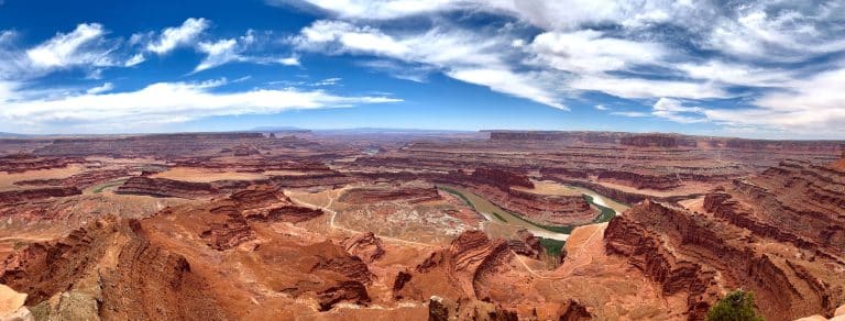 Panoramisch uitzicht op canyon en rivier bij Dead Horse Point in Utah