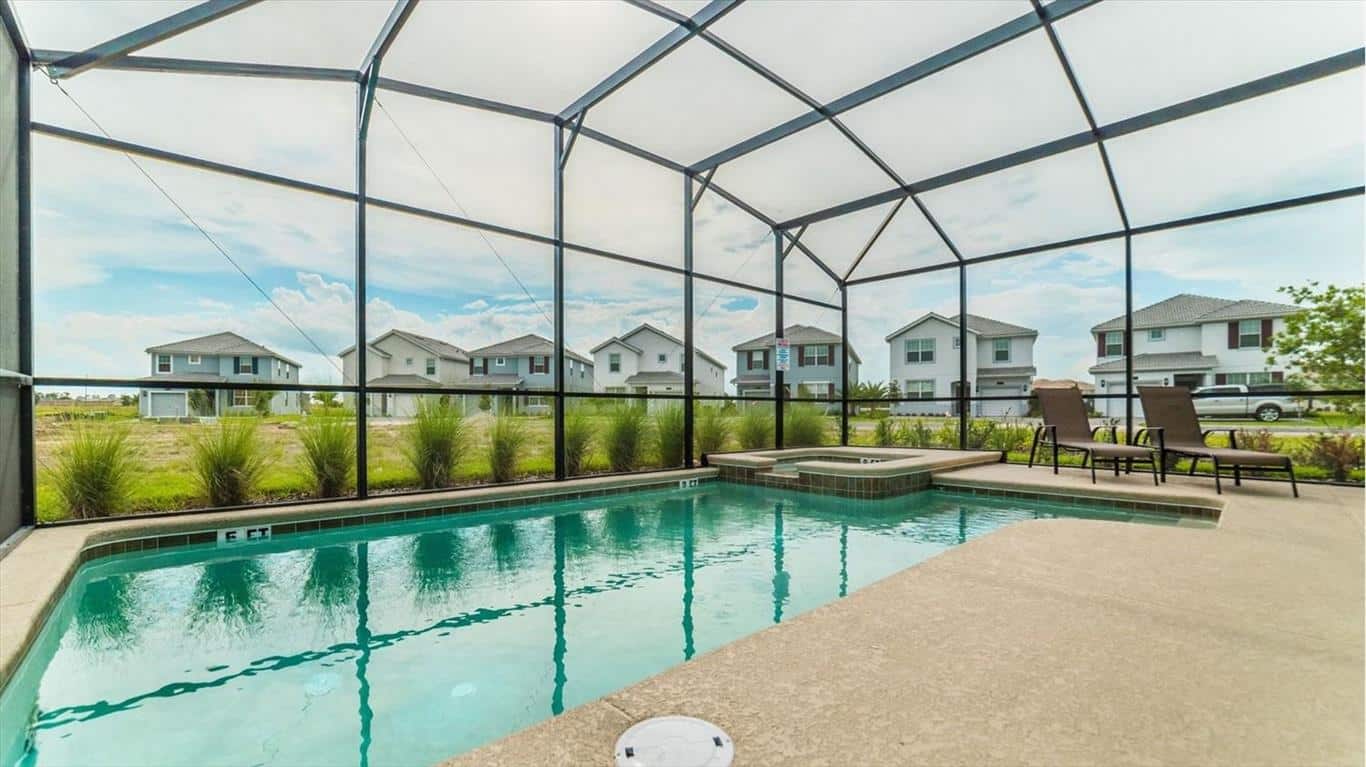Privézwembad met lanai in Storey Lake Resort Florida