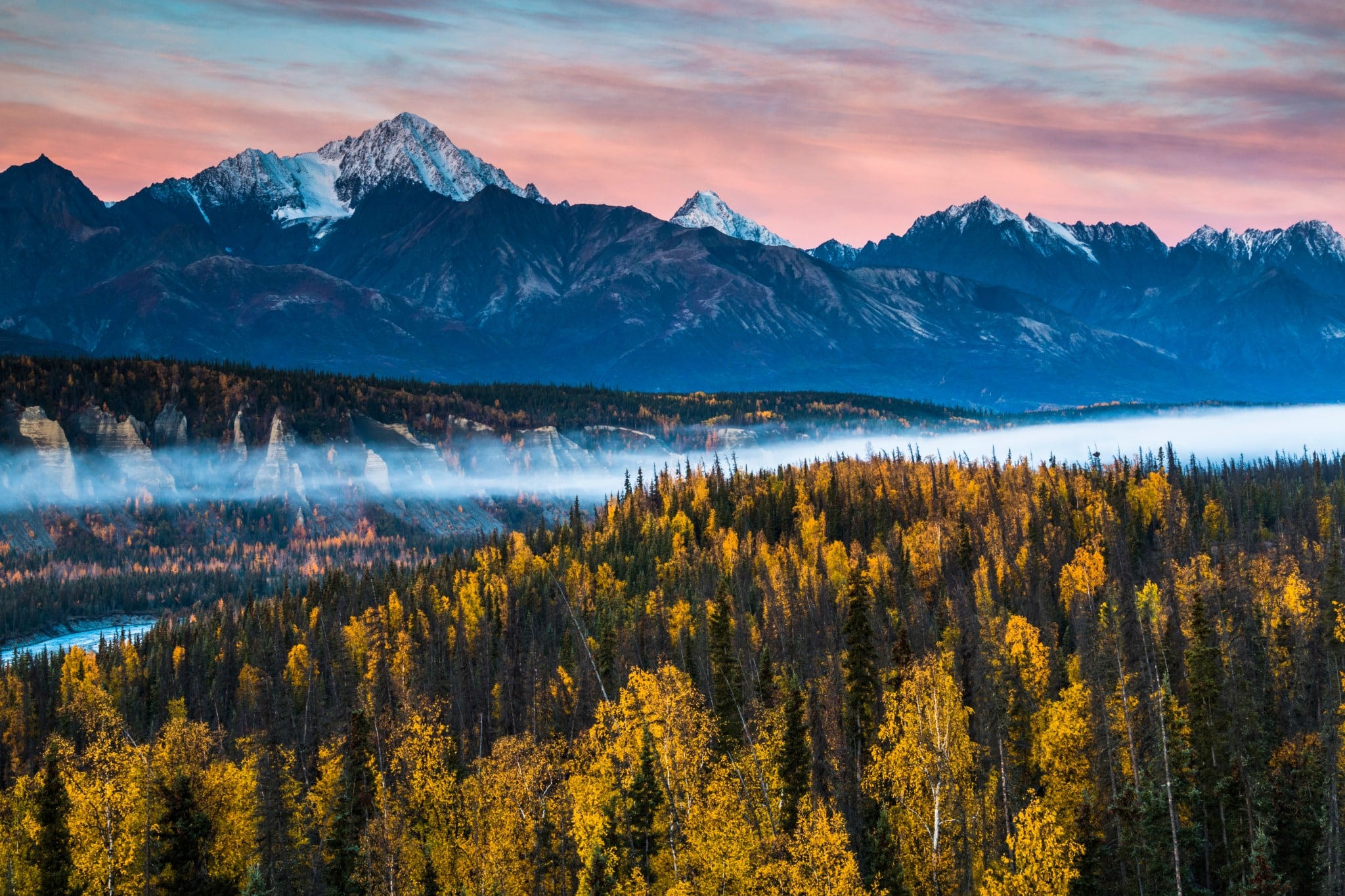 Herfstbos en bergen Anchorage Alaska