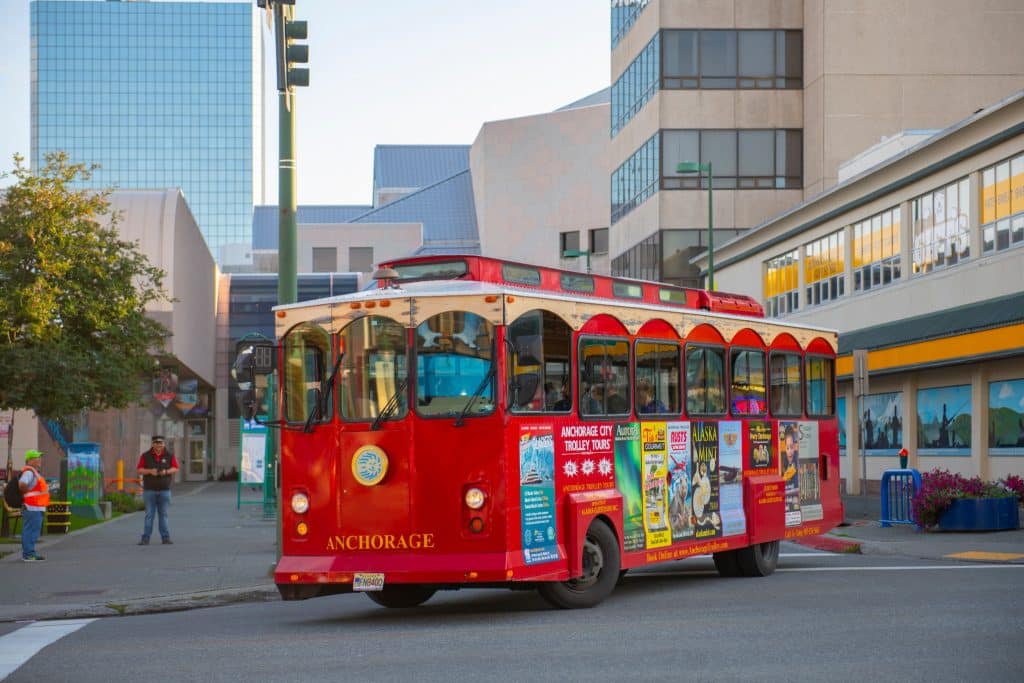 Trolleybus in centrum Anchorage Alaska