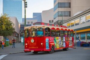Trolleybus in centrum Anchorage Alaska