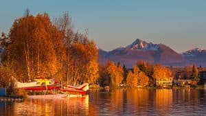 Watervliegtuig aan meer Anchorage Alaska