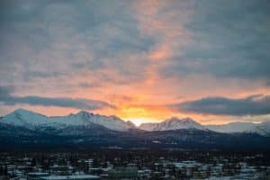 Zonsondergang bergen Anchorage Alaska