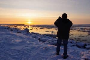 Fotograaf bij zonsondergang Anchorage Alaska