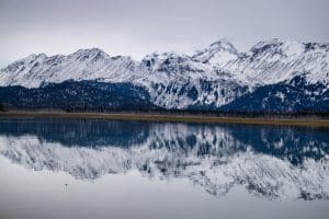 Besneeuwde bergen reflectie Homer Alaska