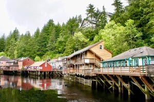 Houten huizen op palen Ketchikan Alaska