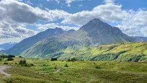 Seward Alaska berglandschap met groene vallei