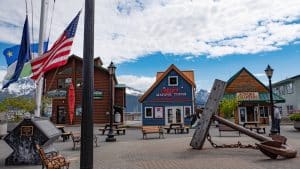 Seward Alaska haven met kleurrijke gebouwen